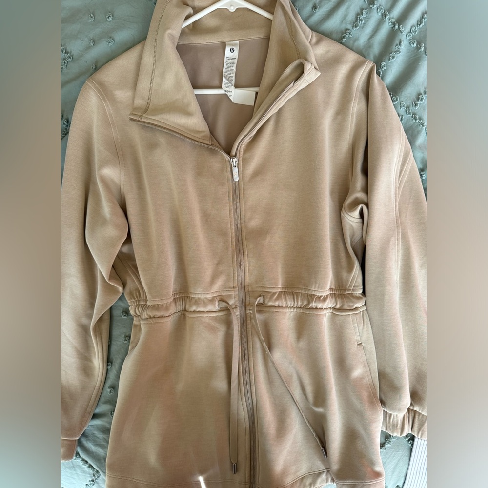 Lululemon jacket; size 6